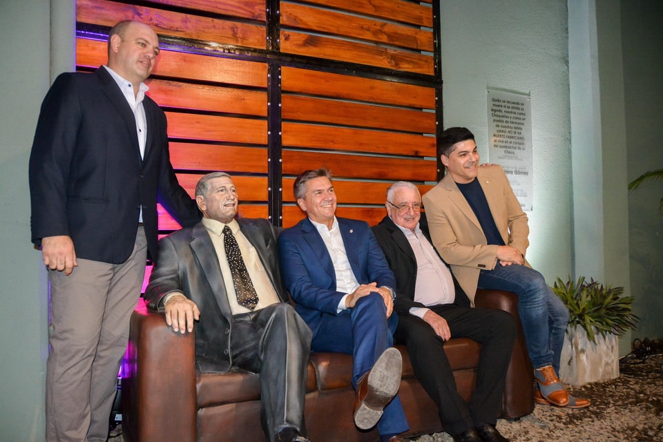Presentaron una escultura en honor a Fabriciano Gómez en Resistencia