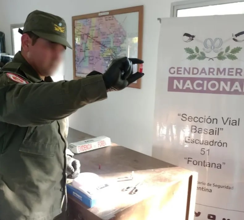 Gendarmería incautó casi seis kilos de marihuana en un ómnibus