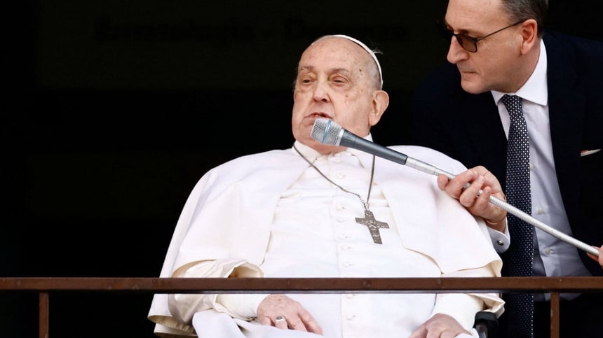 Francisco dejó el hospital y volvió al Vaticano tras 38 días